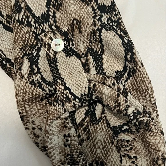 🐍 High/Low Blouse 🐍 - Picture 4 of 6